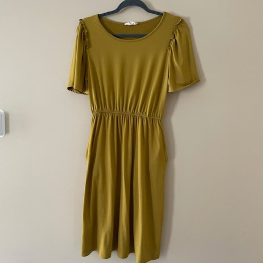 Betsy's Boutique Shop Dress with pockets Size M Mustard color